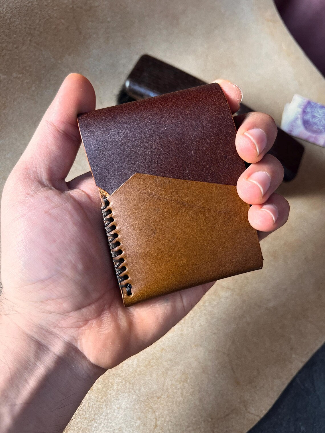 Billetera esencial para bolsillo delantero en cuero italiano de plena flor